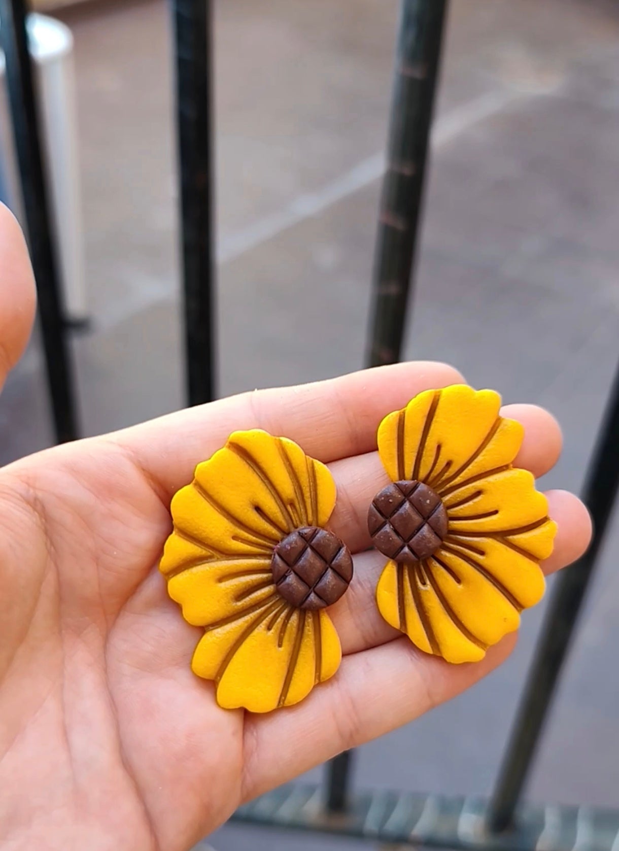 Pendientes Girasol Amarillo | Flor Grande Hecha a Mano | Arcilla Polimérica