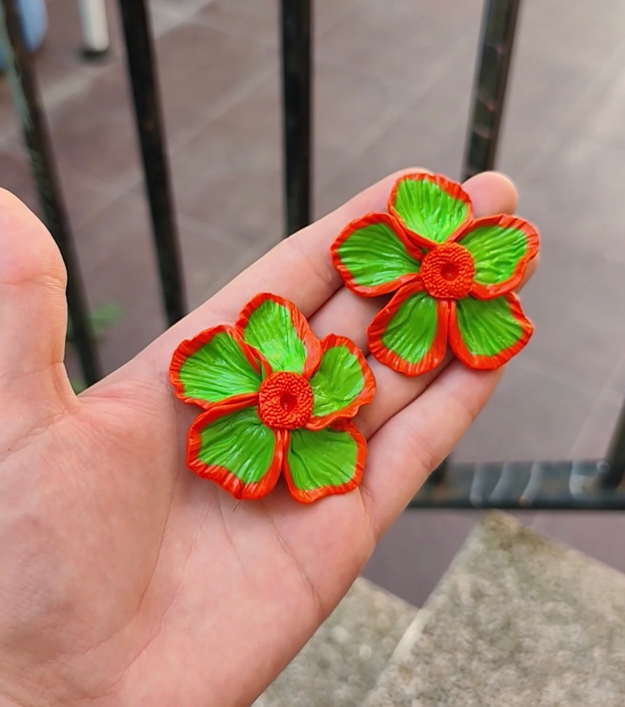 Pendientes Flor Verde Lima | Frescura Natural Hecha a Mano