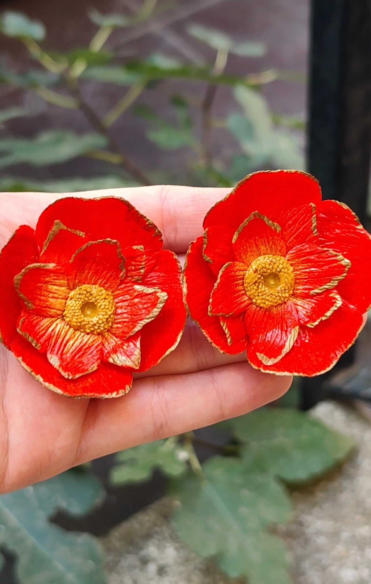 Pendientes Pávot | Flor Grande Roja y Dorada | Arcilla Polimérica | Hecha a Mano