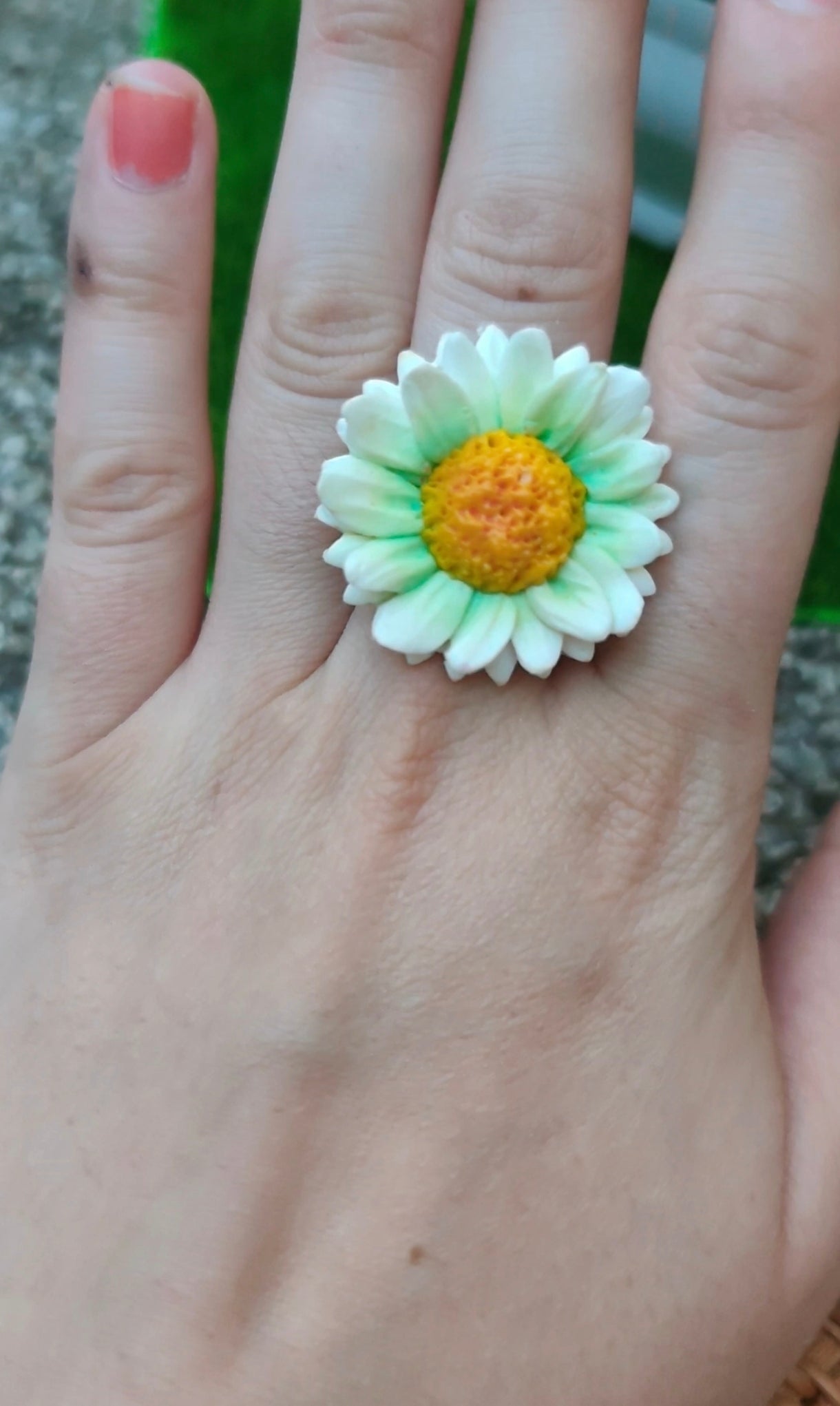 Anillo Margarita Blanco, Verde Menta y Amarillo | Arcilla Polimérica | Hecha a Mano