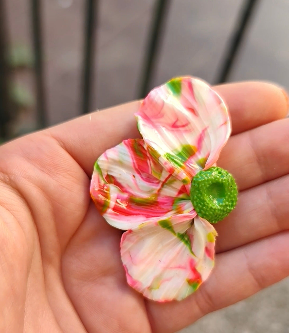 Pendientes media flor tropical