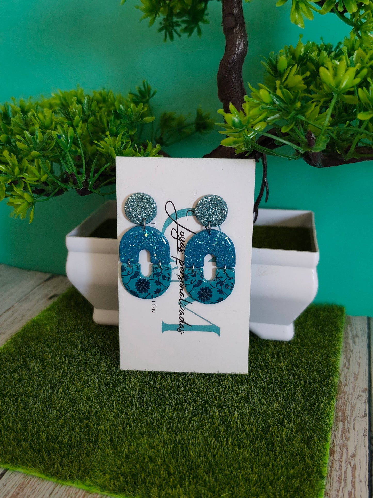 Pendientes Arco Azul Océano | Brillantina y Estampado Floral | Diseño Único