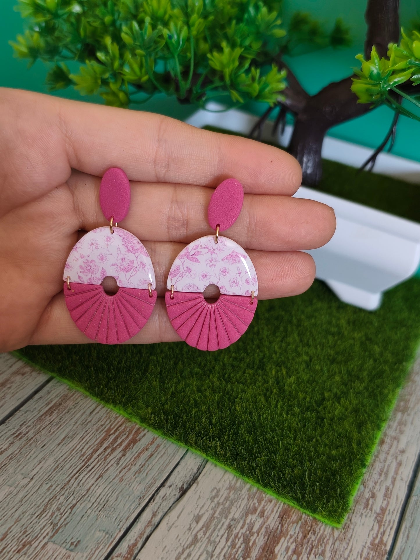 Pendientes Redondos Bicolor | Fucsia y Blanco con Estampado Floral