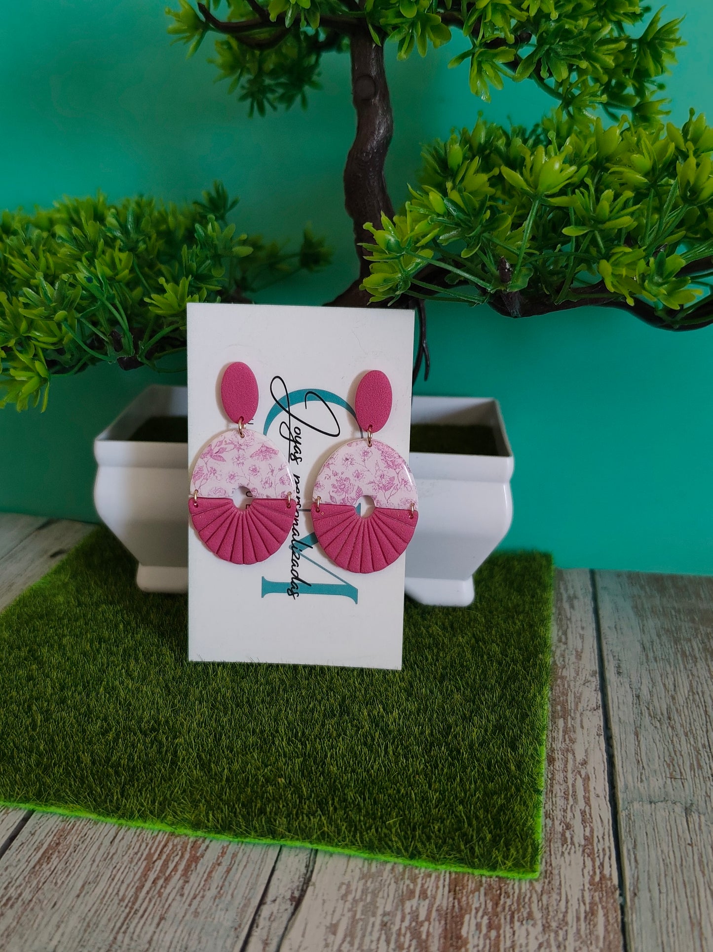 Pendientes Redondos Bicolor | Fucsia y Blanco con Estampado Floral