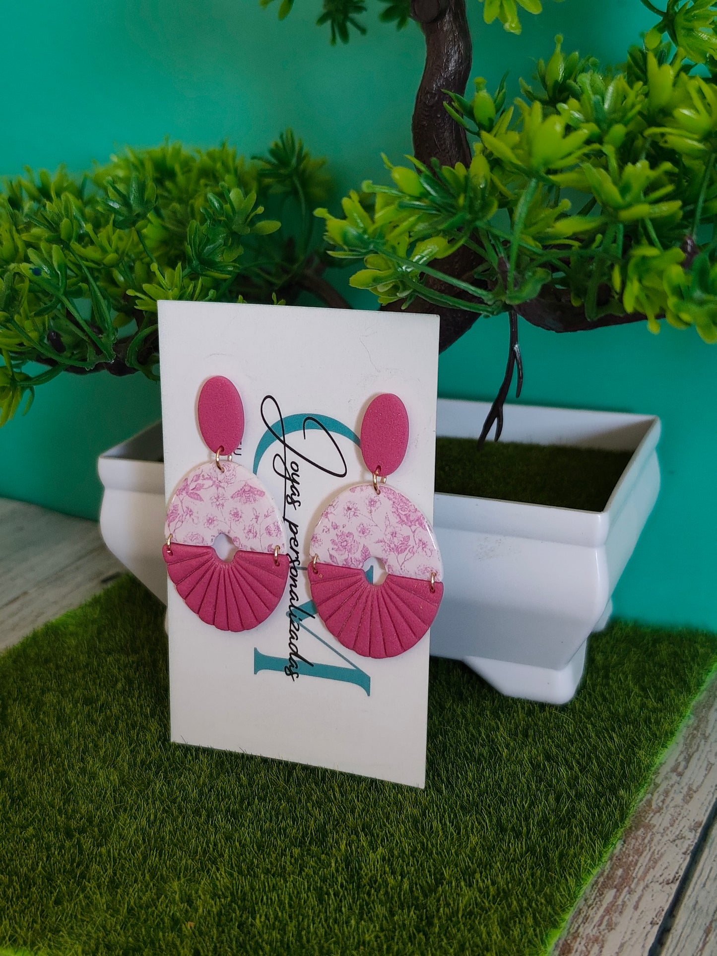 Pendientes Redondos Bicolor | Fucsia y Blanco con Estampado Floral