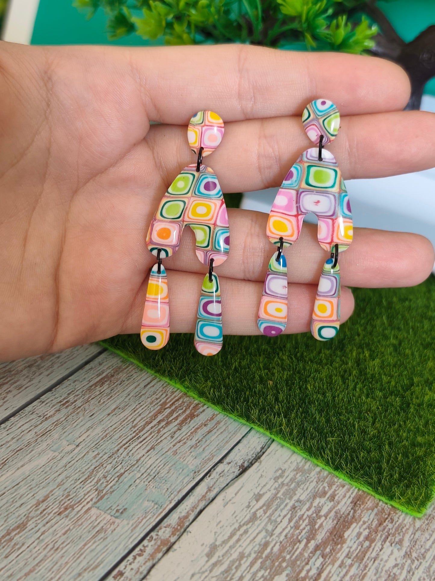 Pendientes Colgantes Millefiori Multicolor | Figura Estilizada | Diseño Único
