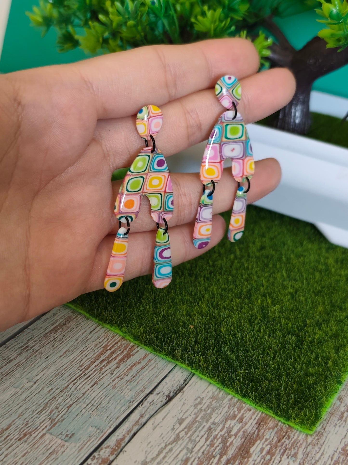 Pendientes Colgantes Millefiori Multicolor | Figura Estilizada | Diseño Único