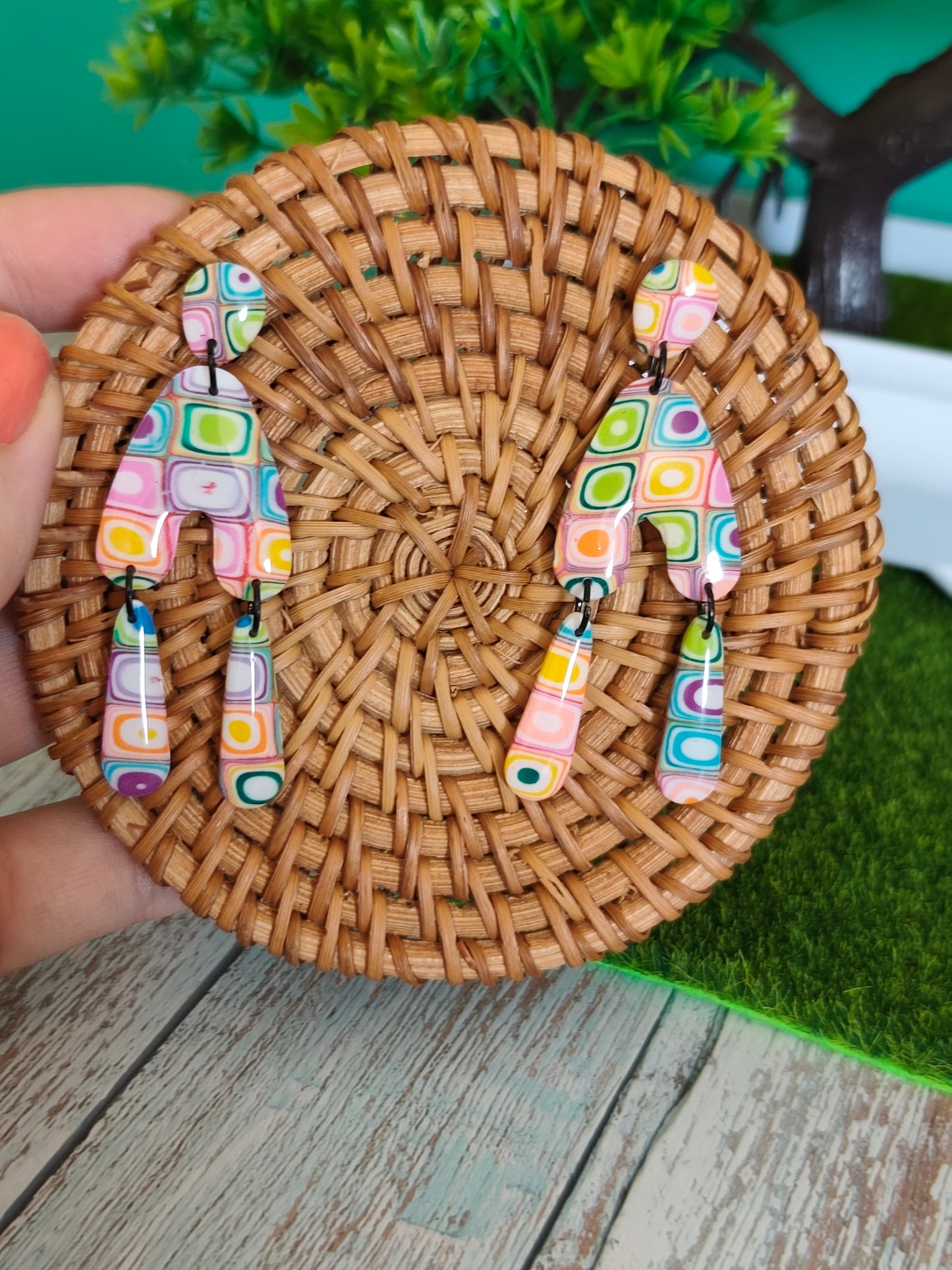 Pendientes Colgantes Millefiori Multicolor | Figura Estilizada | Diseño Único