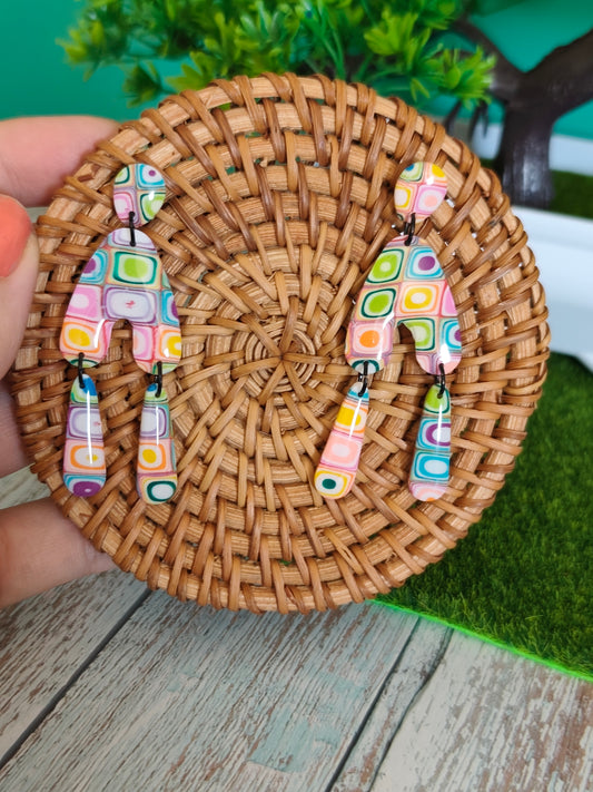 Pendientes Colgantes Millefiori Multicolor | Figura Estilizada | Diseño Único