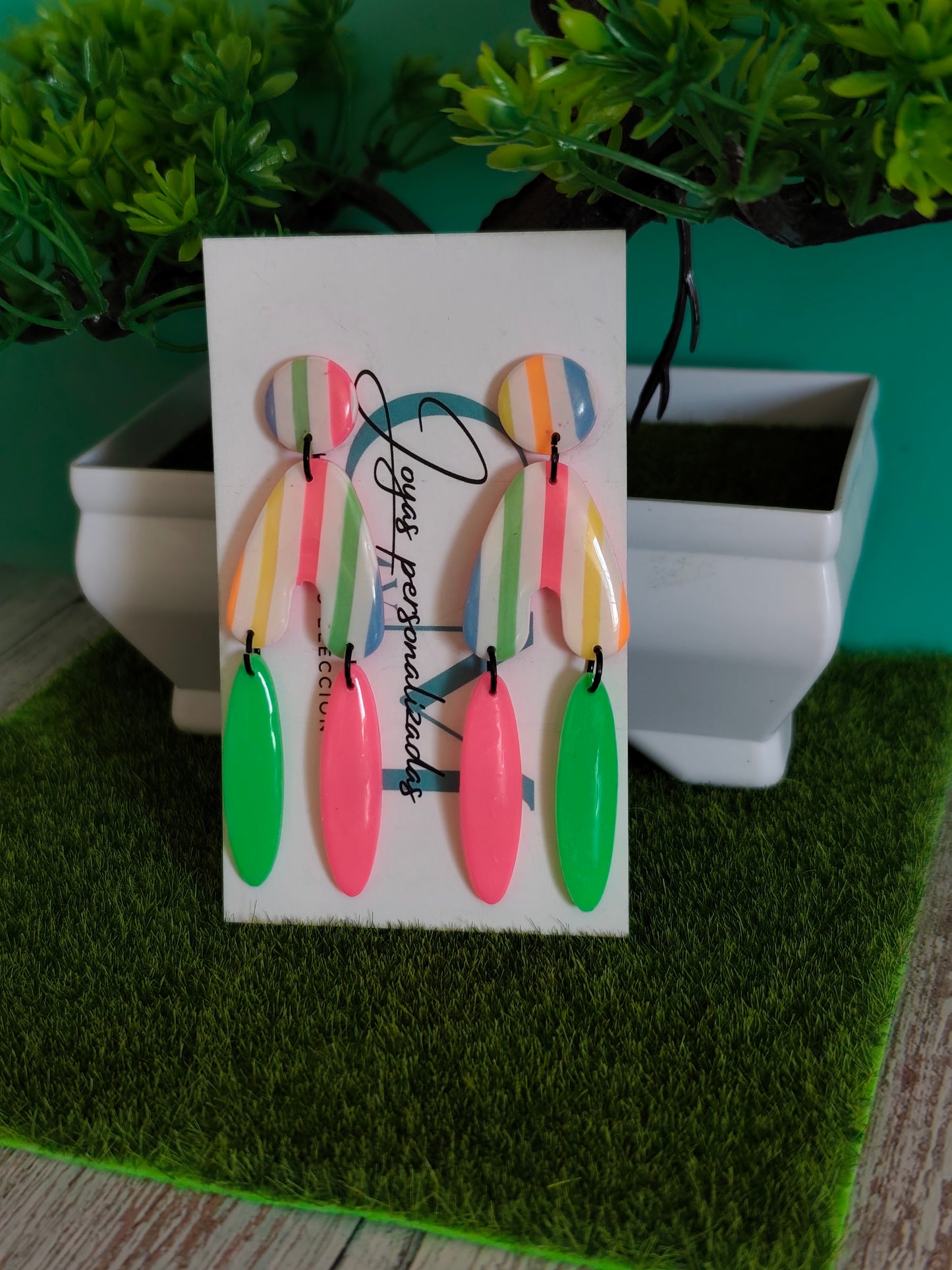 Pendientes Geométricos Neón con Rayas | Verde, Rosa, Amarillo y Azul