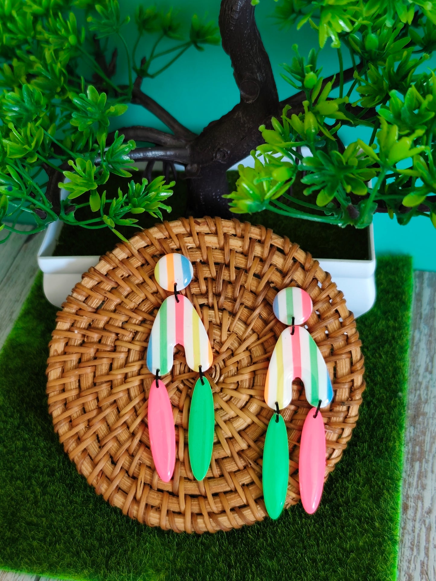 Pendientes Geométricos Neón con Rayas | Verde, Rosa, Amarillo y Azul