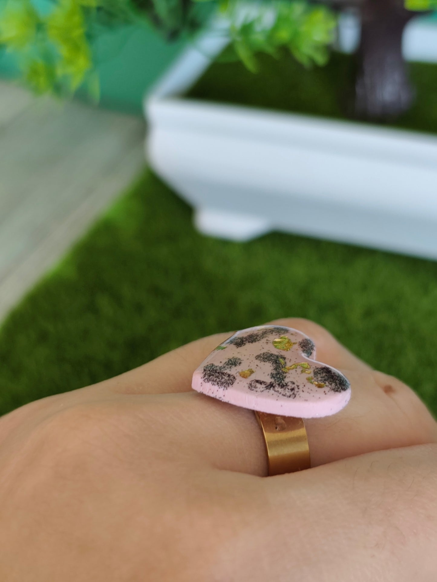 Anillo Corazón Rosa con Pan de Oro y Brillantina | Talla Ajustable | Diseño Único