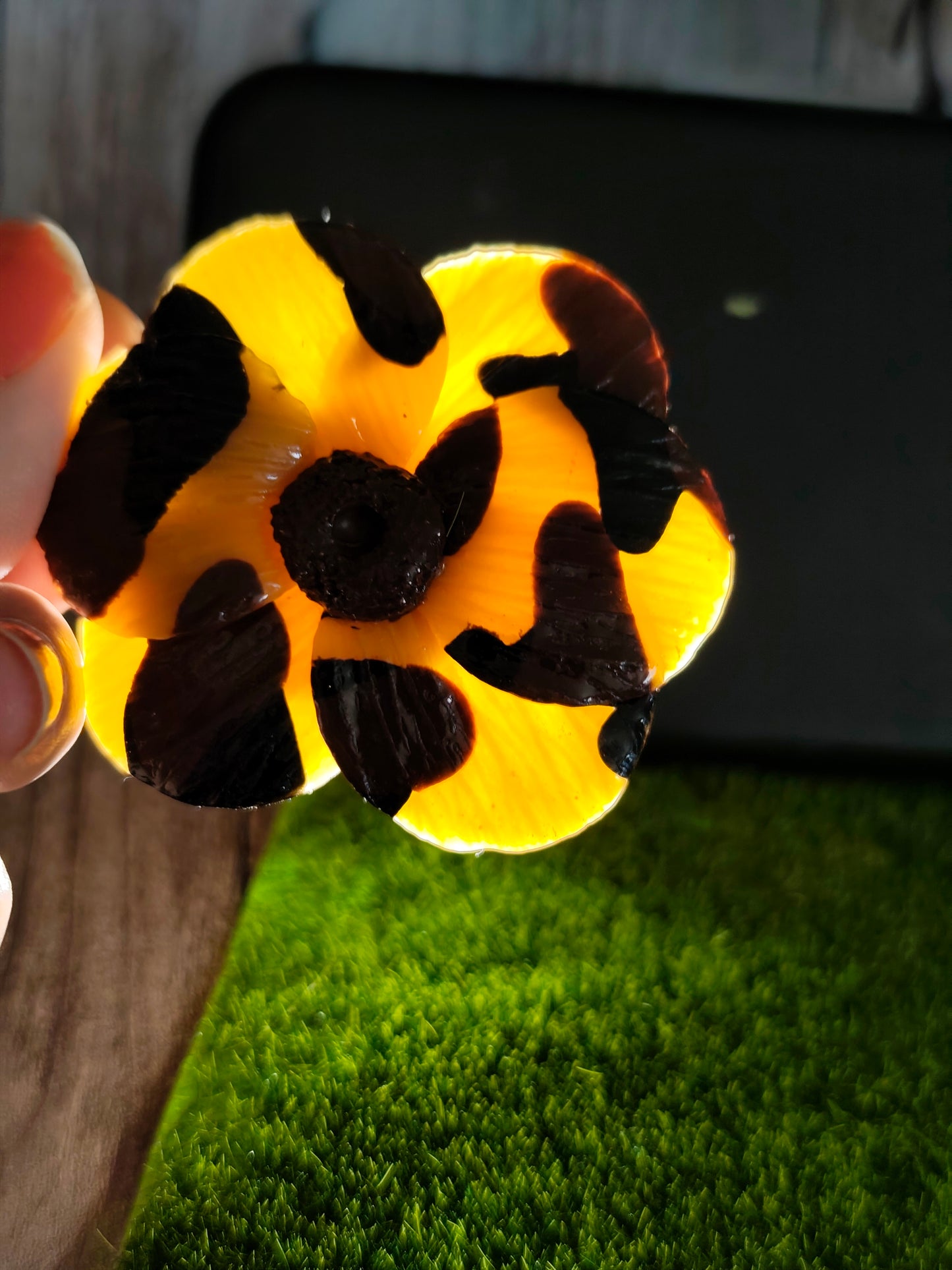 Pendientes Flor Carey | Estampado Tortuga Marrón y Negro | Diseño Único