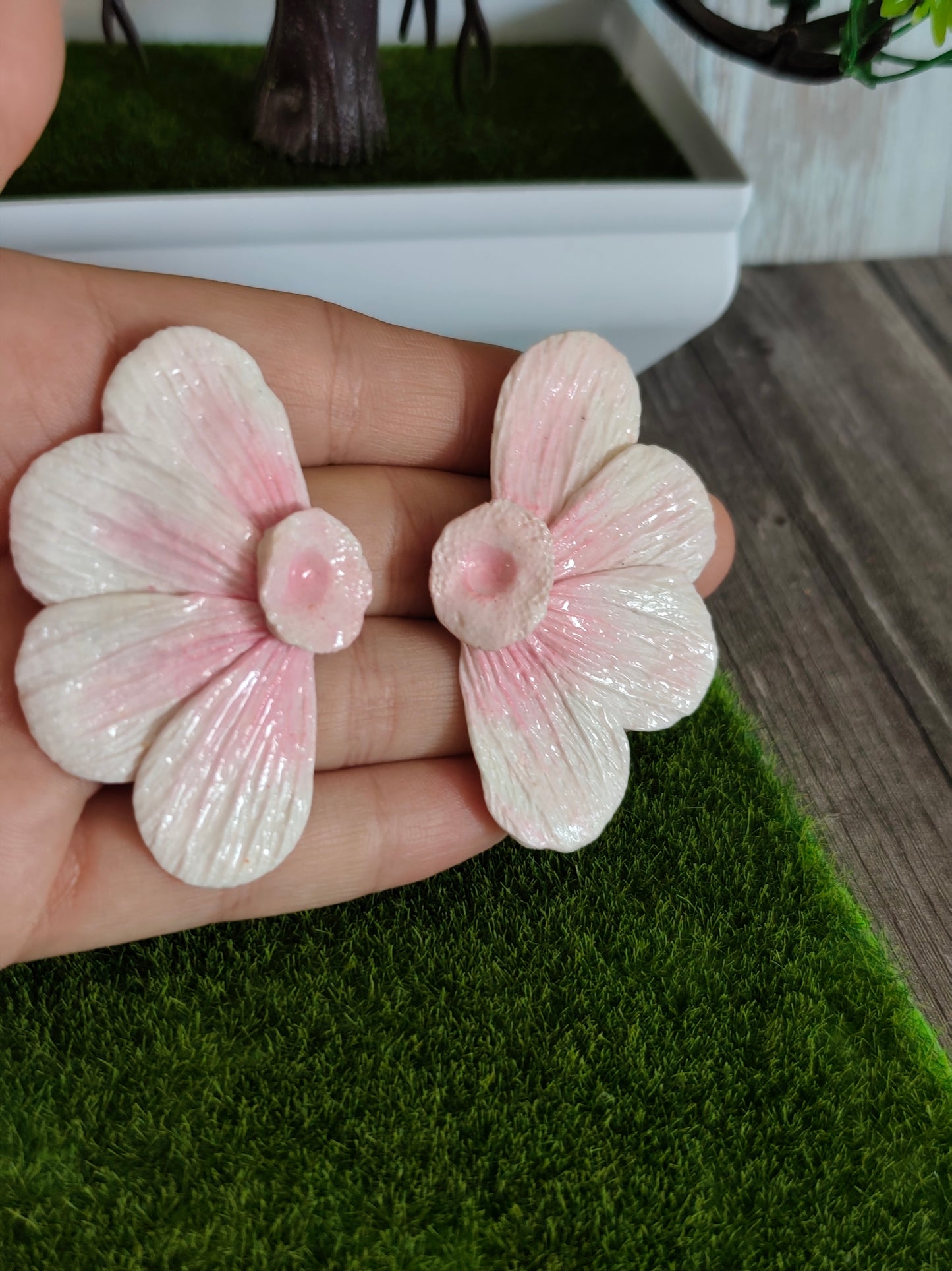 Pendientes Flor de Cerezo Nacarada | Blanco y Rosa | Arcilla Polimérica
