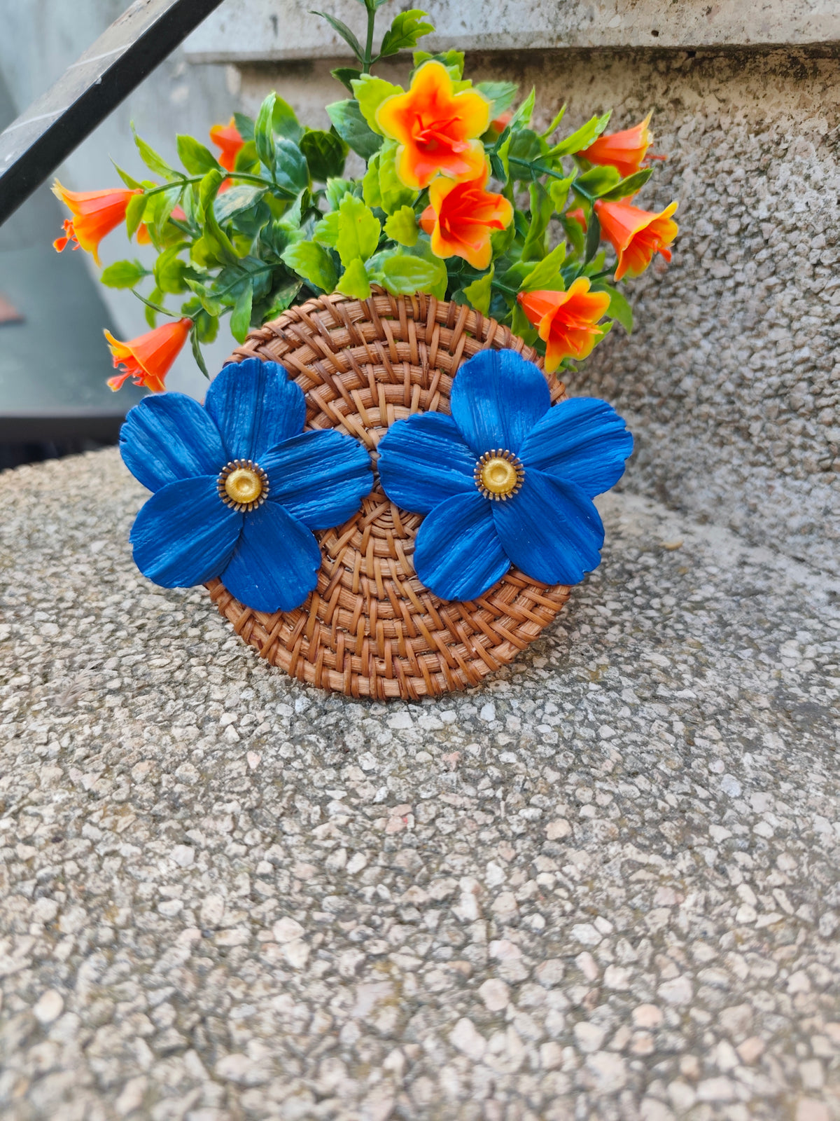 Pendientes Flor Azul Klein · Arcilla Polimérica