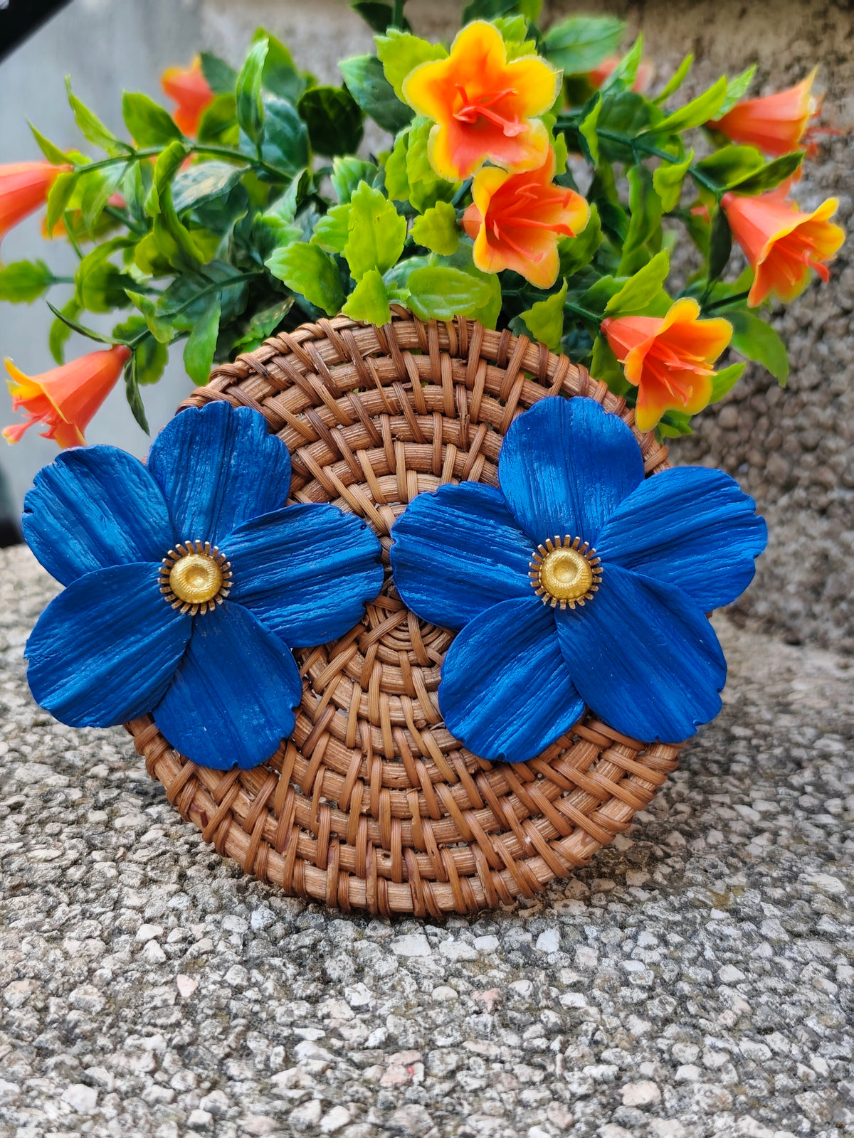 Pendientes Flor Azul Klein · Arcilla Polimérica