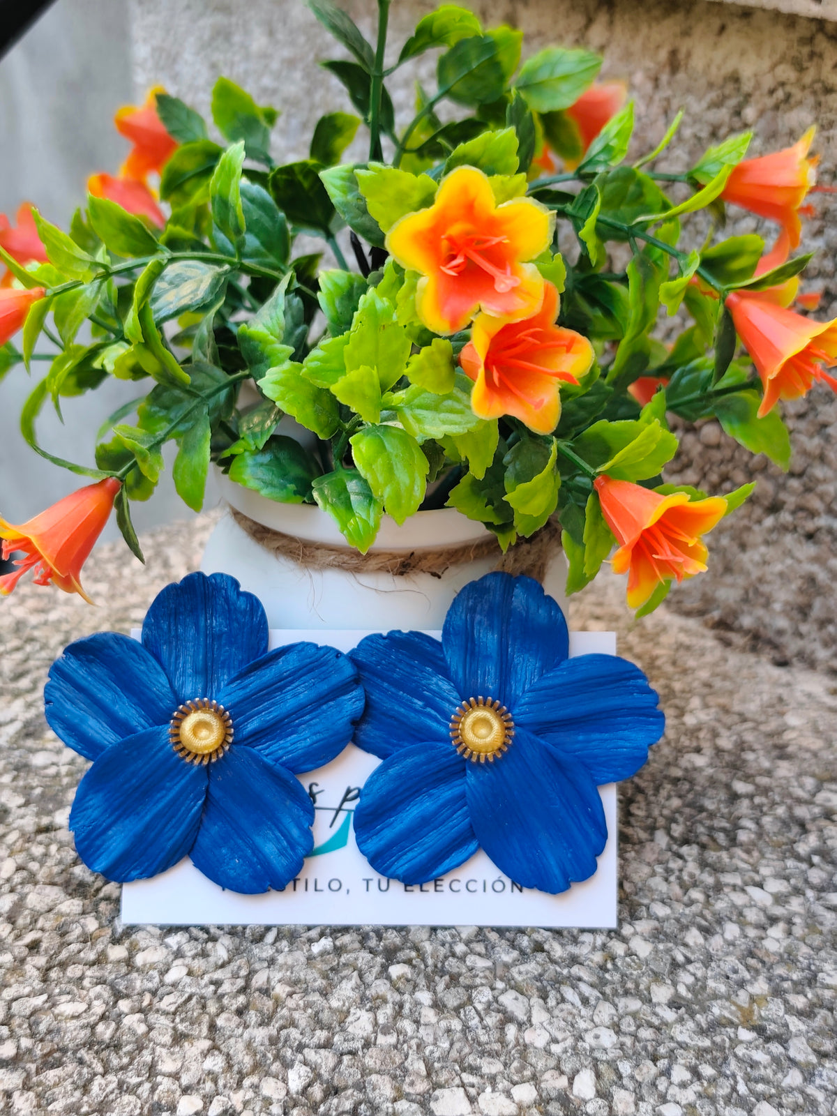 Pendientes Flor Azul Klein · Arcilla Polimérica