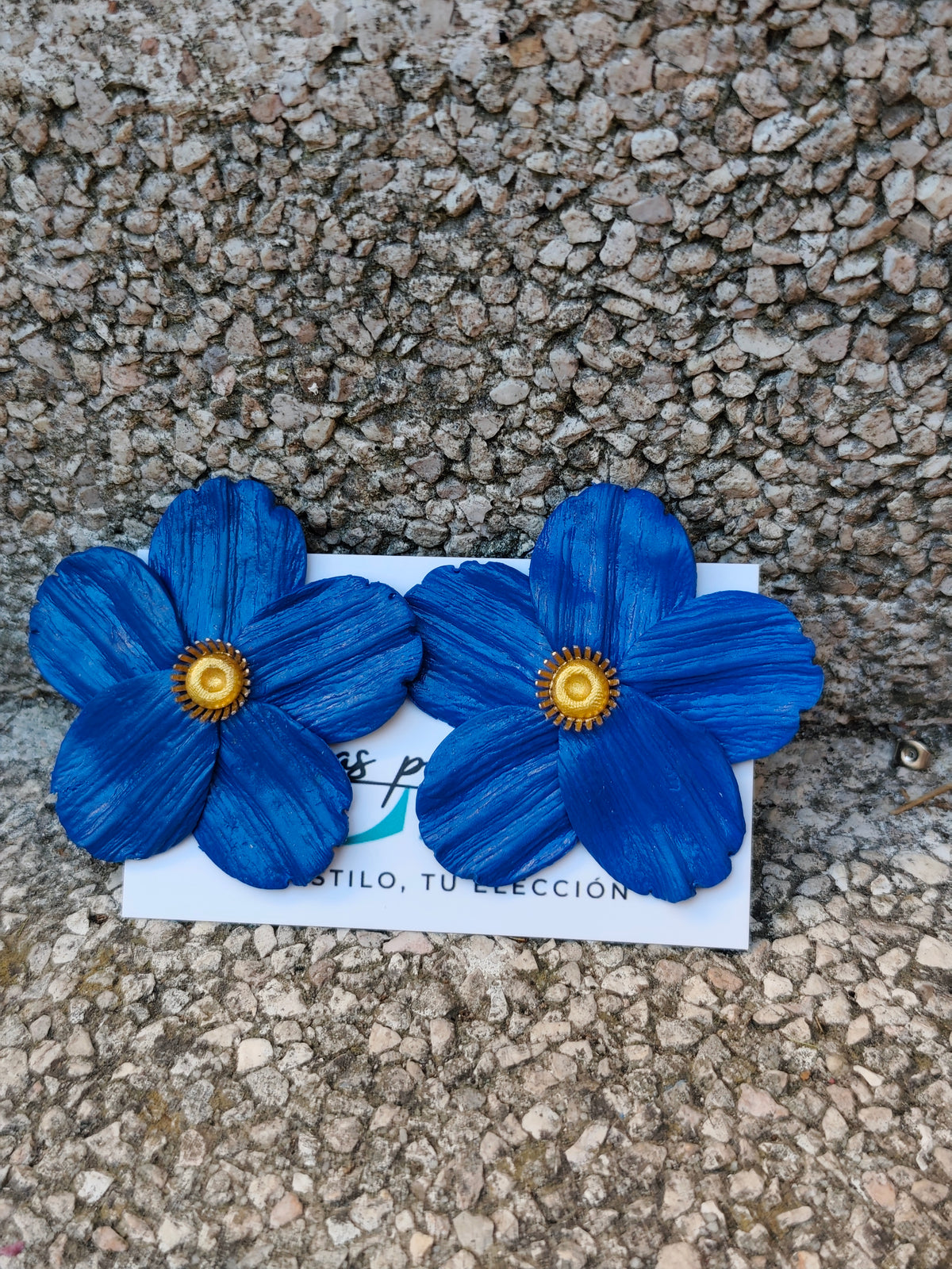 Pendientes Flor Azul Klein · Arcilla Polimérica