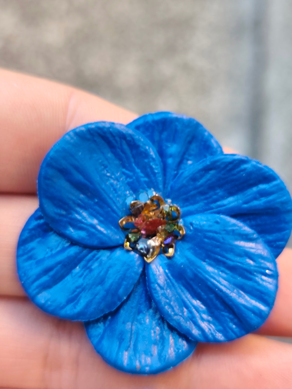 Pendientes Flor Azul con Piedras de Vidrio · Arcilla Polimérica