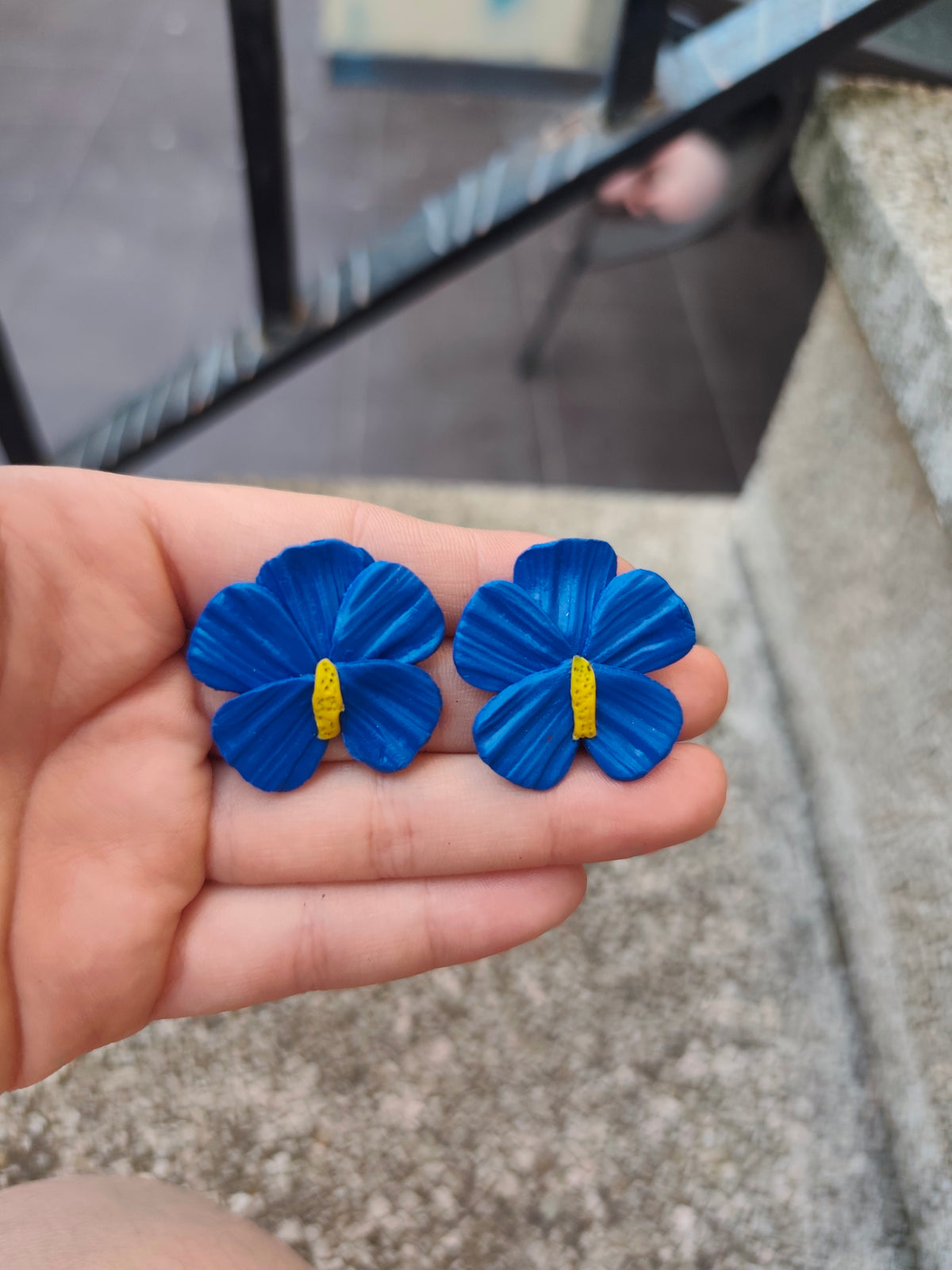 Pendientes Flor Hibisco Azul · Arcilla Polimérica