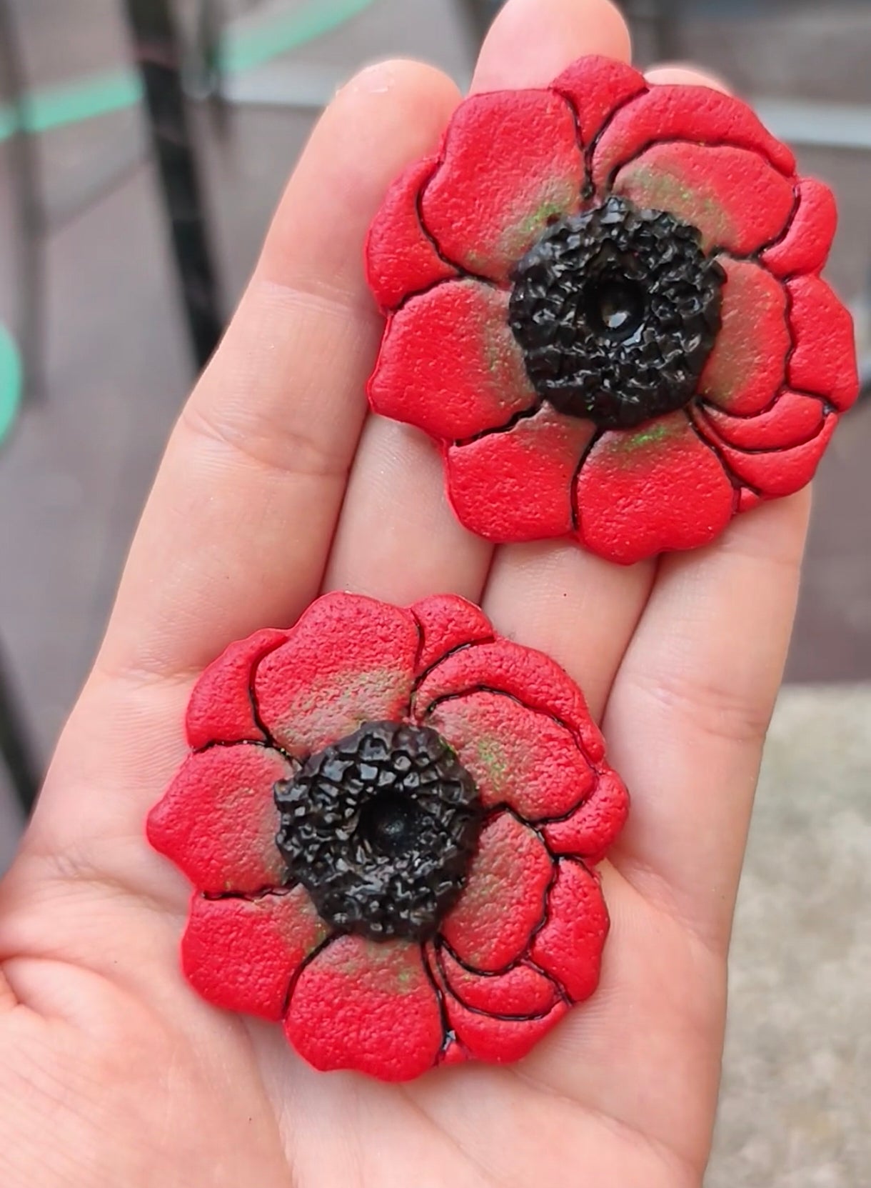 Pendientes Flor Carmesí Hecha a Mano