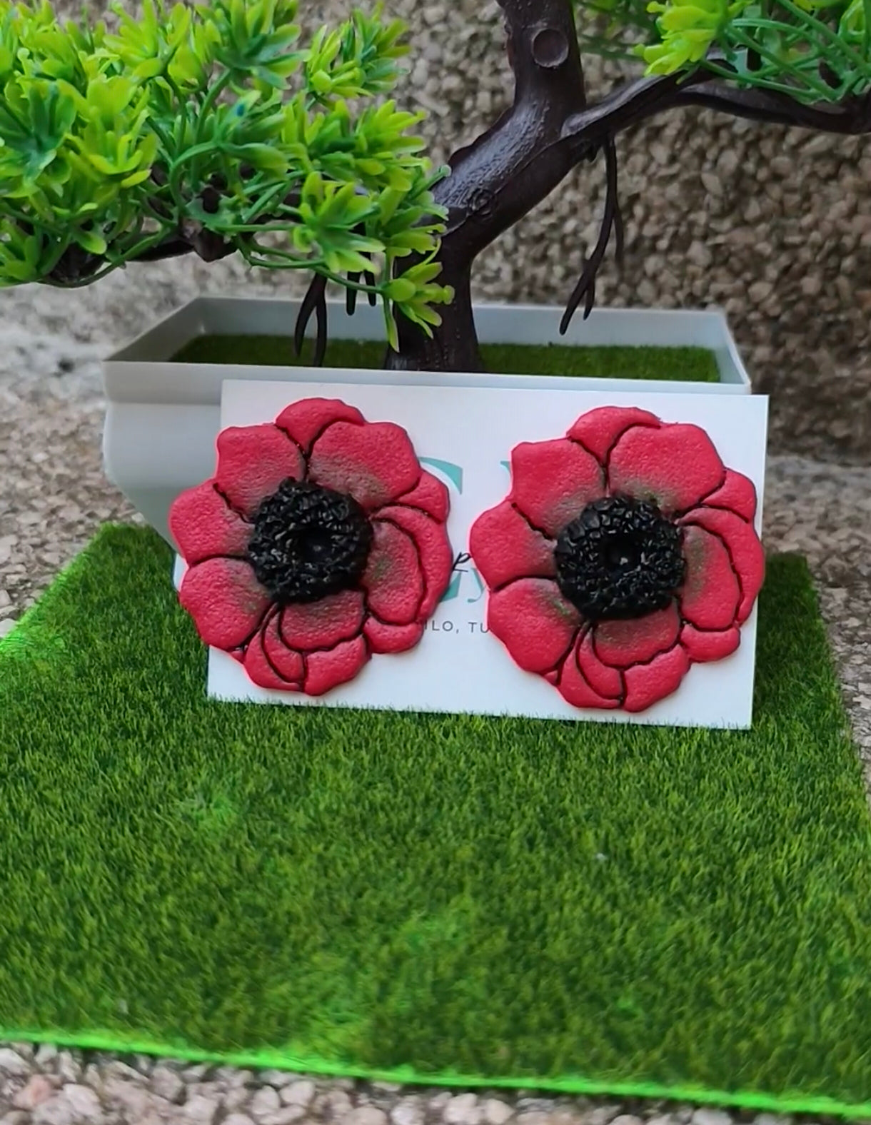 Pendientes Flor Carmesí Hecha a Mano