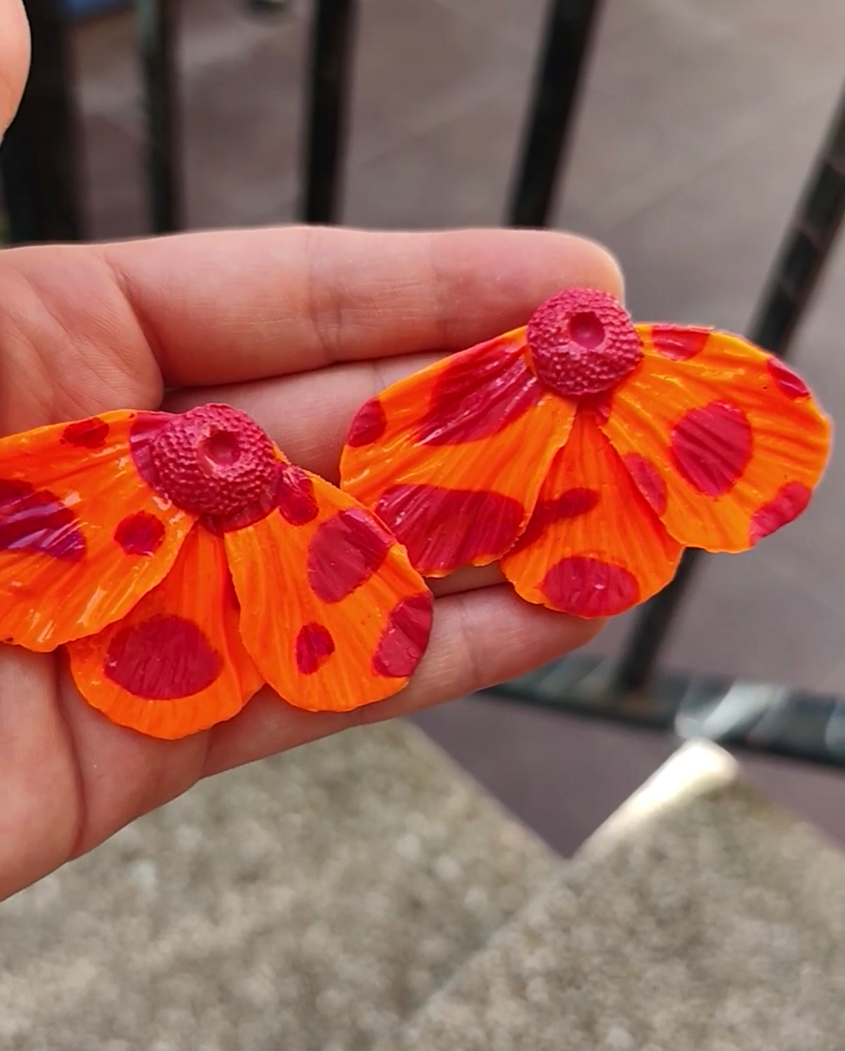 Pendientes Media Flor Neón | Naranja y Fucsia | Arcilla Polimérica