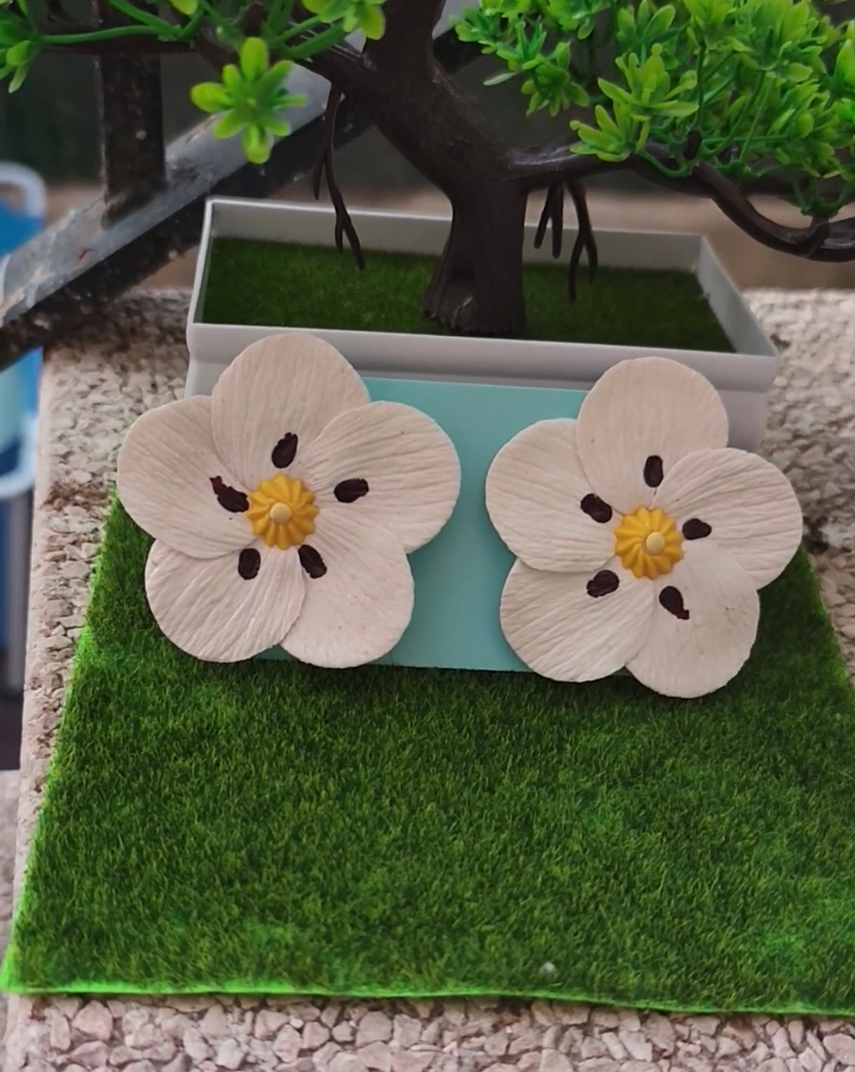 Pendientes Flor de Jara — Joyas Artesanales de Arcilla Polimérica
