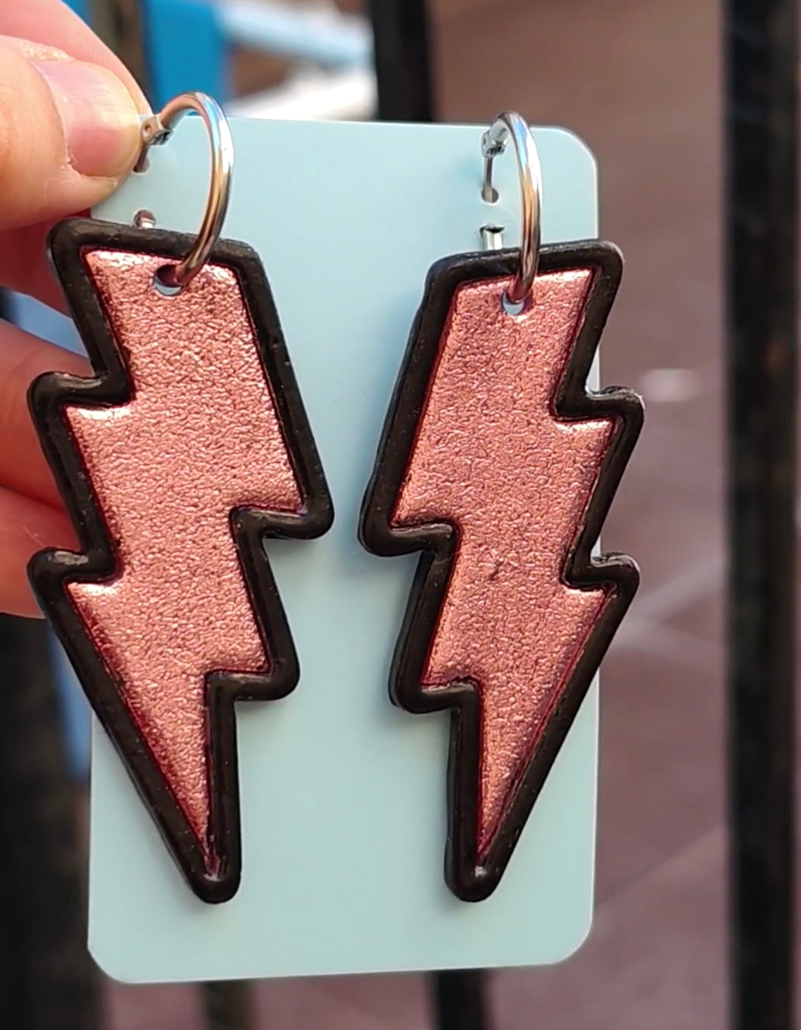 Pendientes Rayo Rosa y Negro Grande | Aro Dorado o Plateado