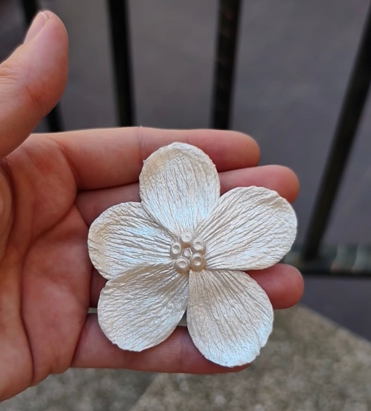 Pendientes Flor 5 Pétalos Blanco Nácar con Bolitas Nácar