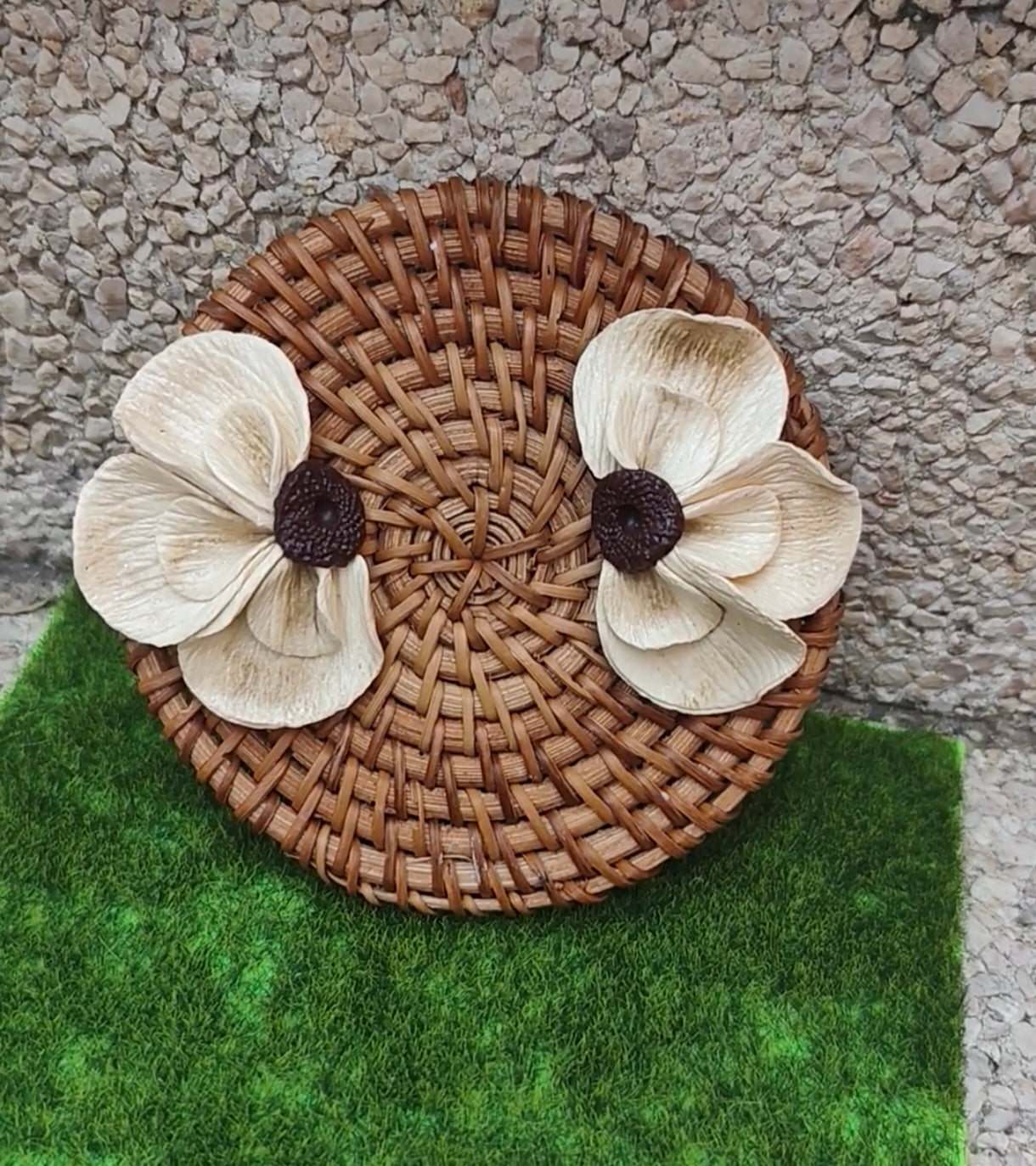 Pendientes Media Flor Beige Pétalo Suave 🫖