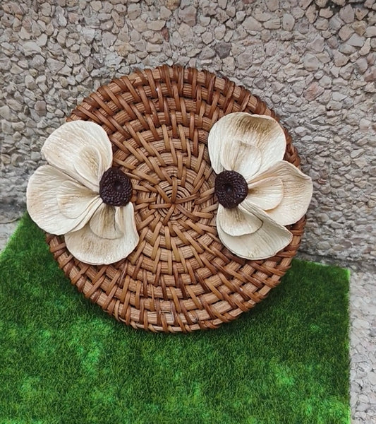Pendientes Media Flor Beige Pétalo Suave 🫖