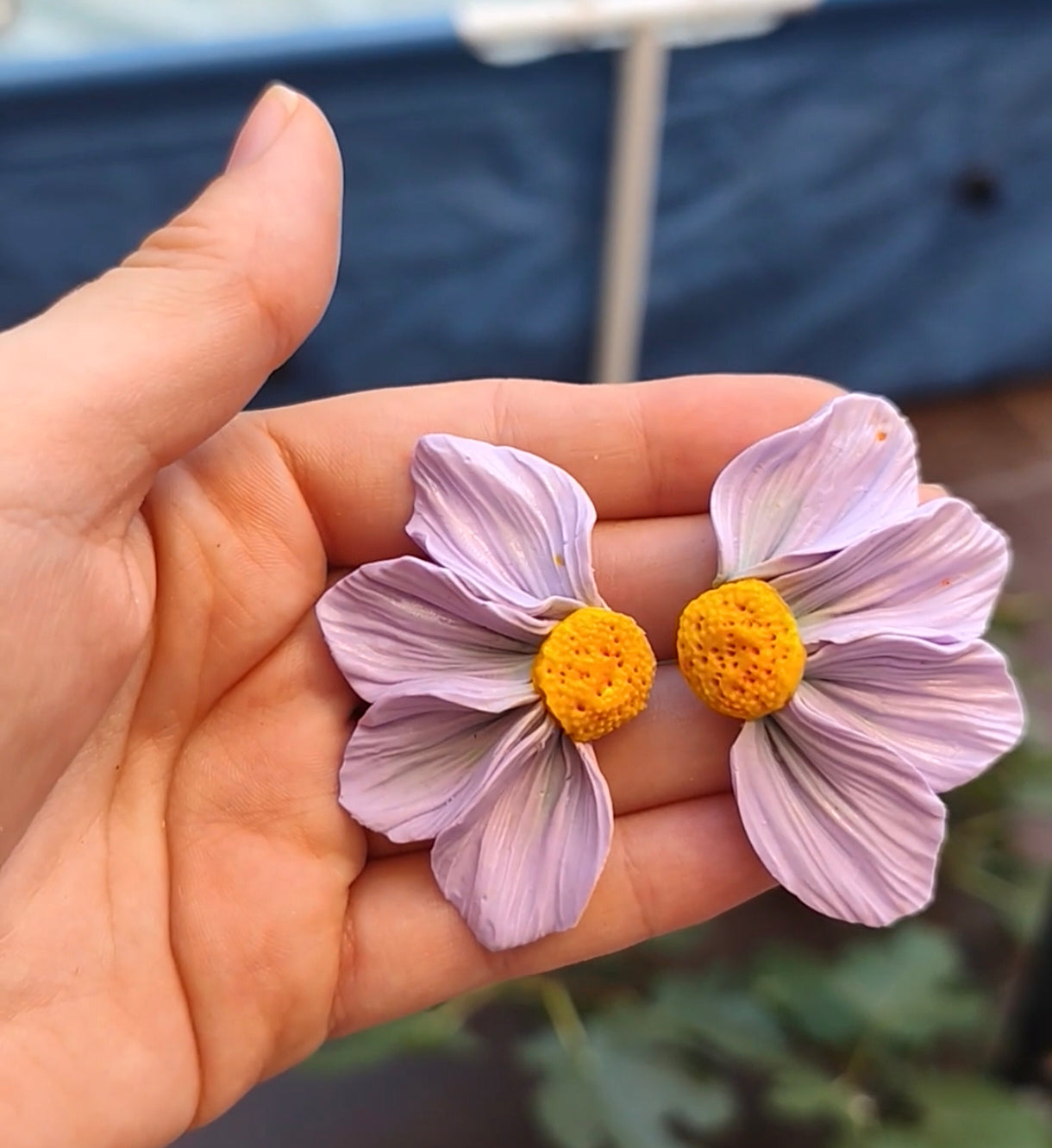 Pendientes Media Flor Lila y Amarilla