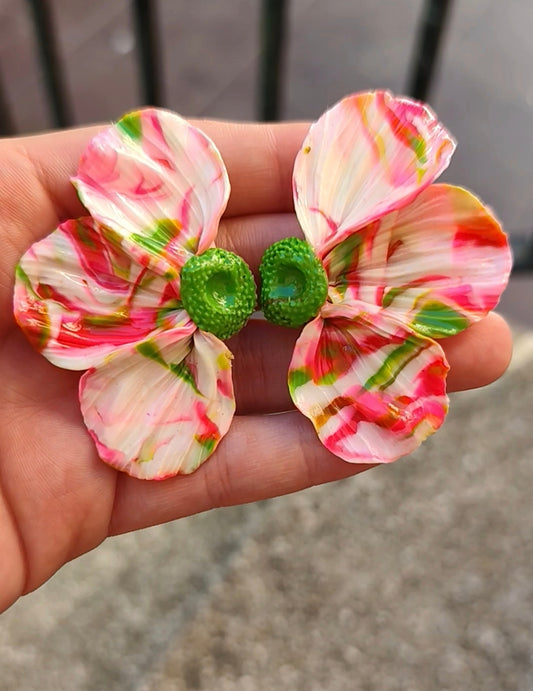 Pendientes media flor tropical