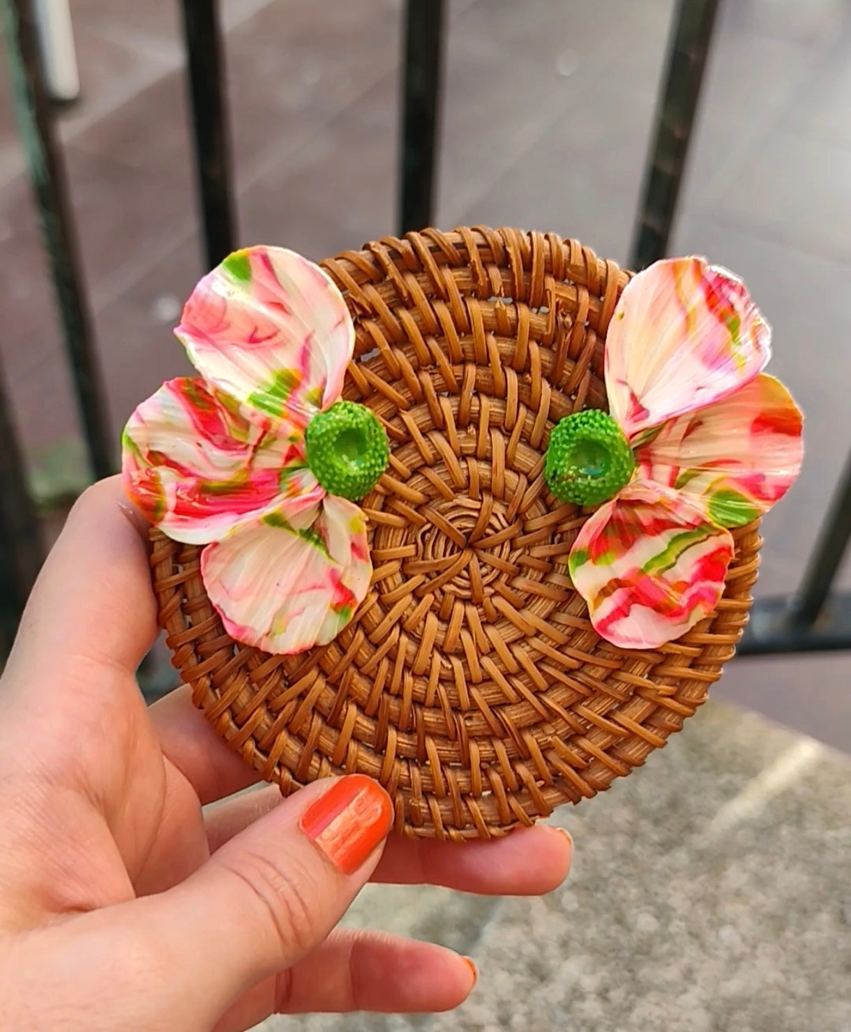 Pendientes media flor tropical