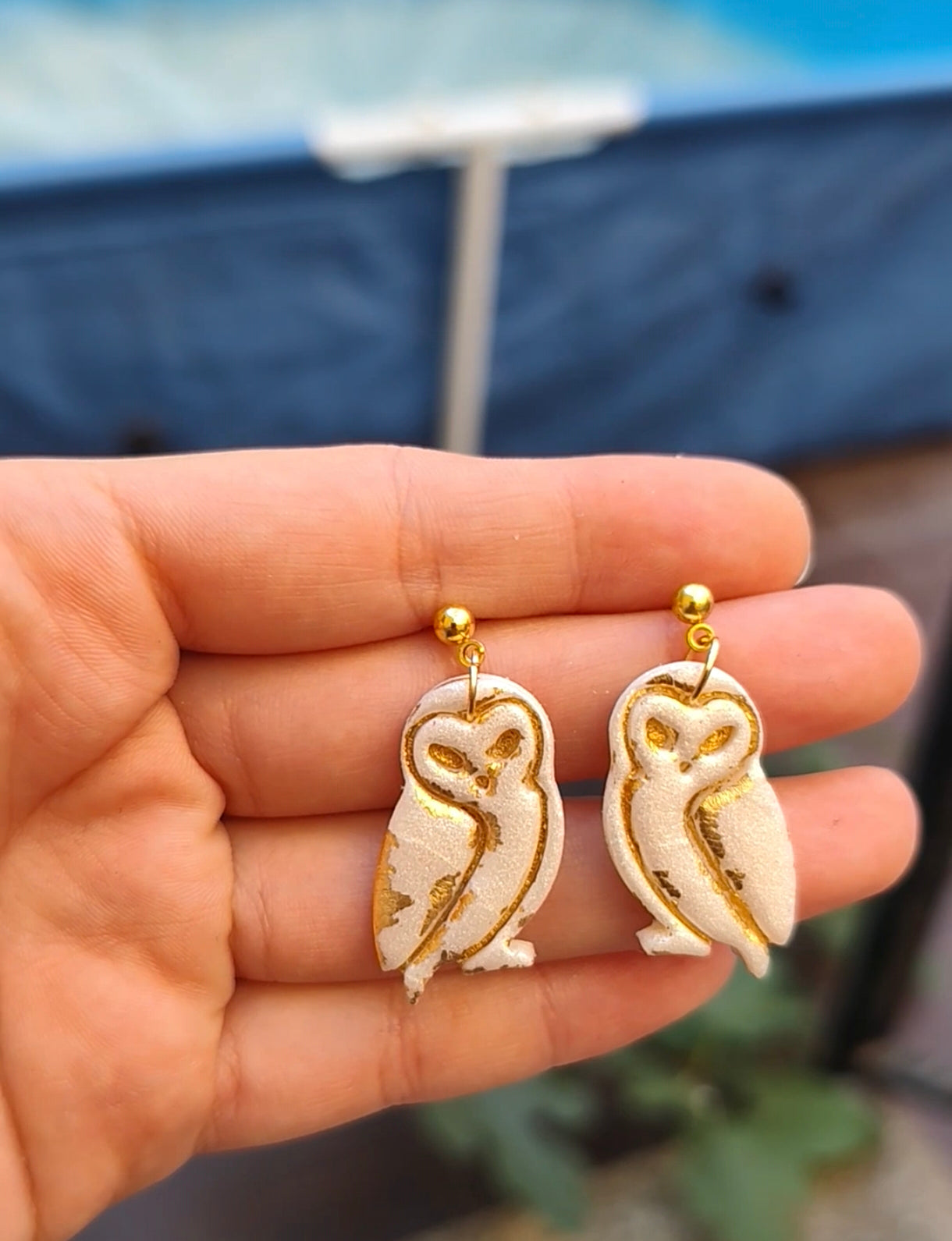 Pendientes de lechuza blanco nácar y dorado