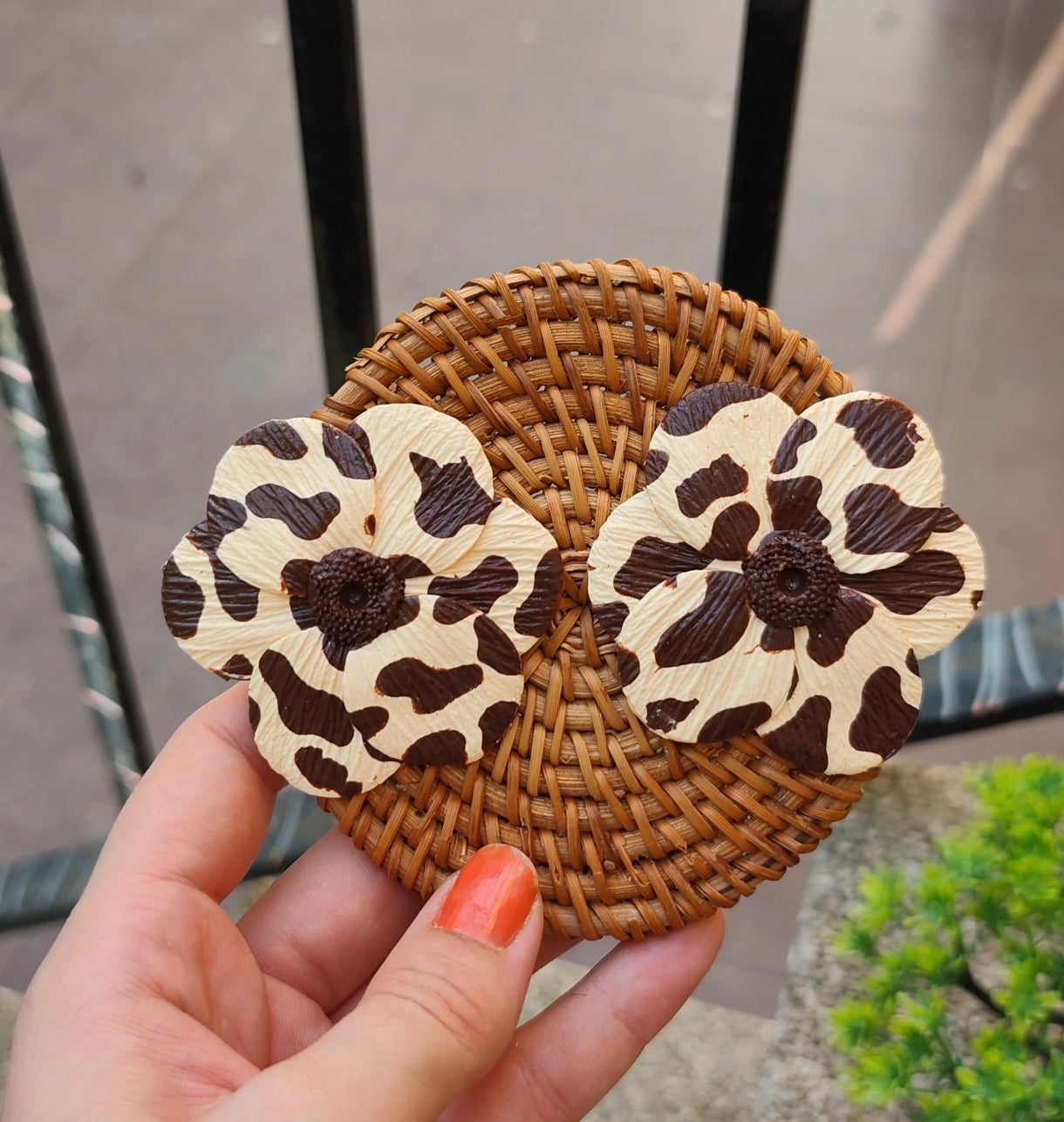 Pendientes Flor Grande Estampado Vaca | Crema y Chocolate | Arcilla Polimérica | Hecha a Mano