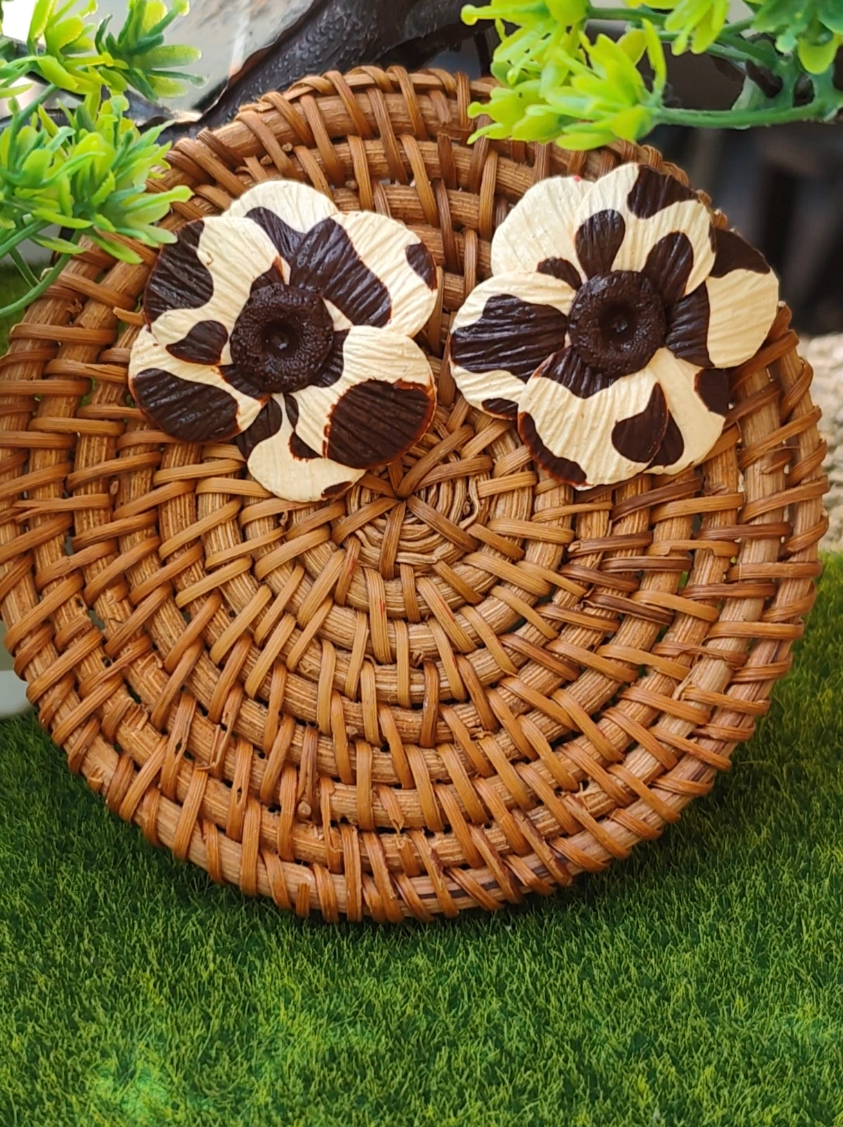 Pendientes Flor Estampado Vaca | Crema y Chocolate | Arcilla Polimérica | Hecha a Mano