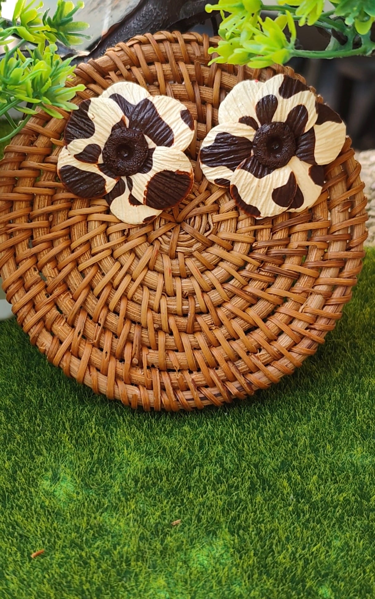 Pendientes Flor Estampado Vaca | Crema y Chocolate | Arcilla Polimérica | Hecha a Mano