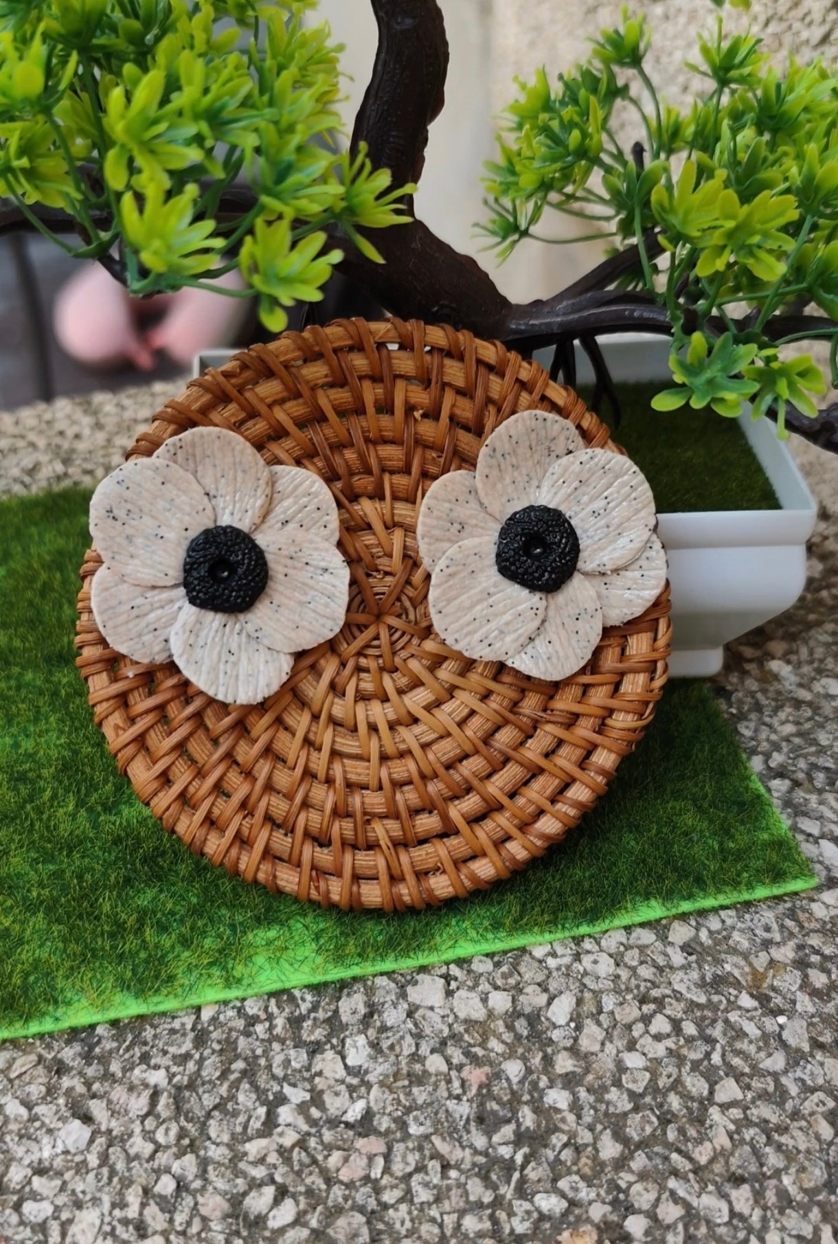Pendientes Flor Beige Moteada | Centro Negro | Arcilla Polimérica | Hecha a Mano