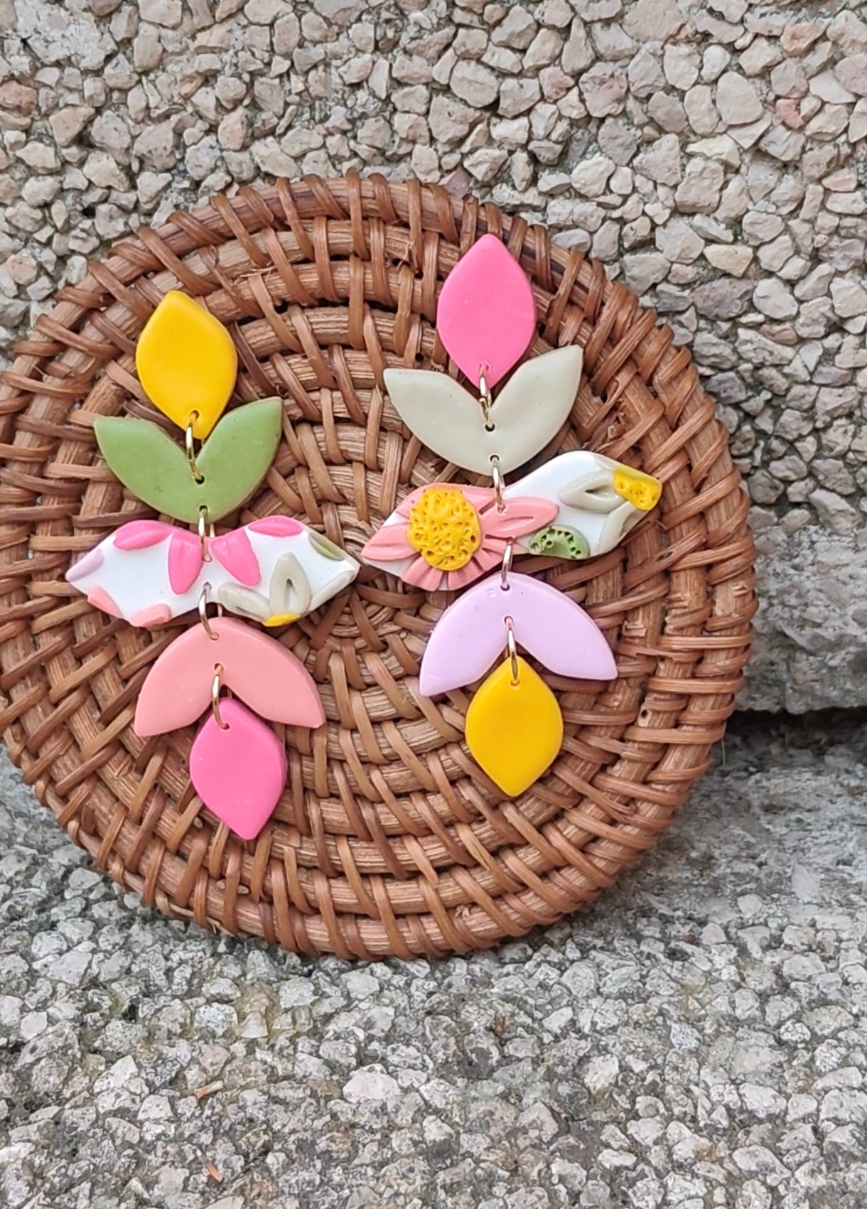 Pendientes Colgantes Pétalos Multicolor | Edición Única | Arcilla Polimérica | Hecha a Mano