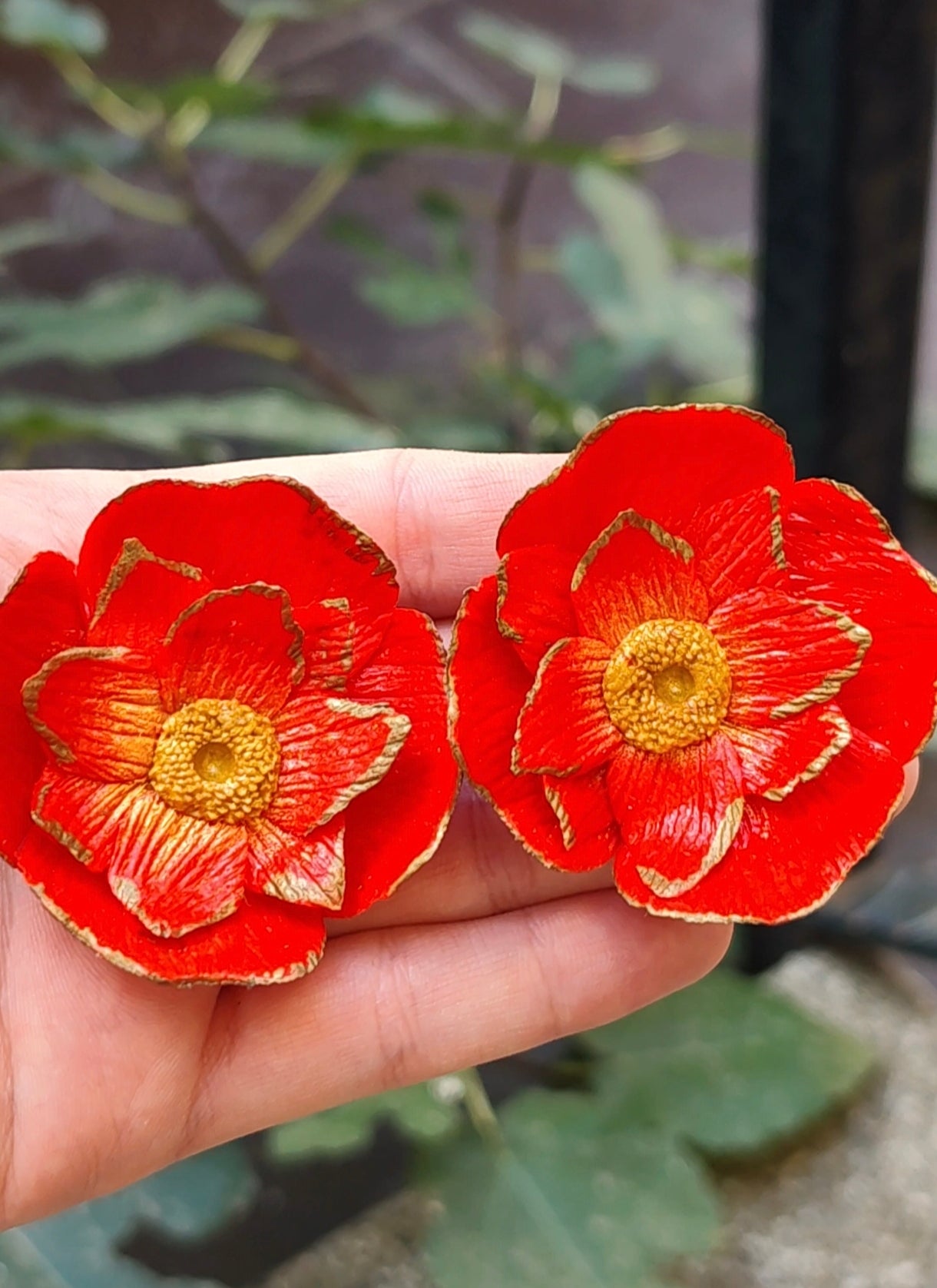 Pendientes Pávot | Flor Grande Roja y Dorada | Arcilla Polimérica | Hecha a Mano