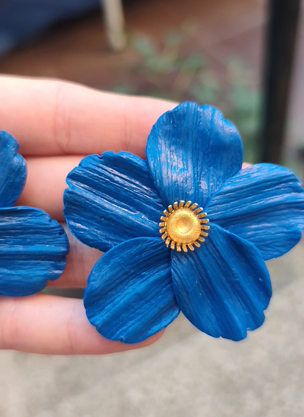 Pendientes Flor Azul Klein · Arcilla Polimérica