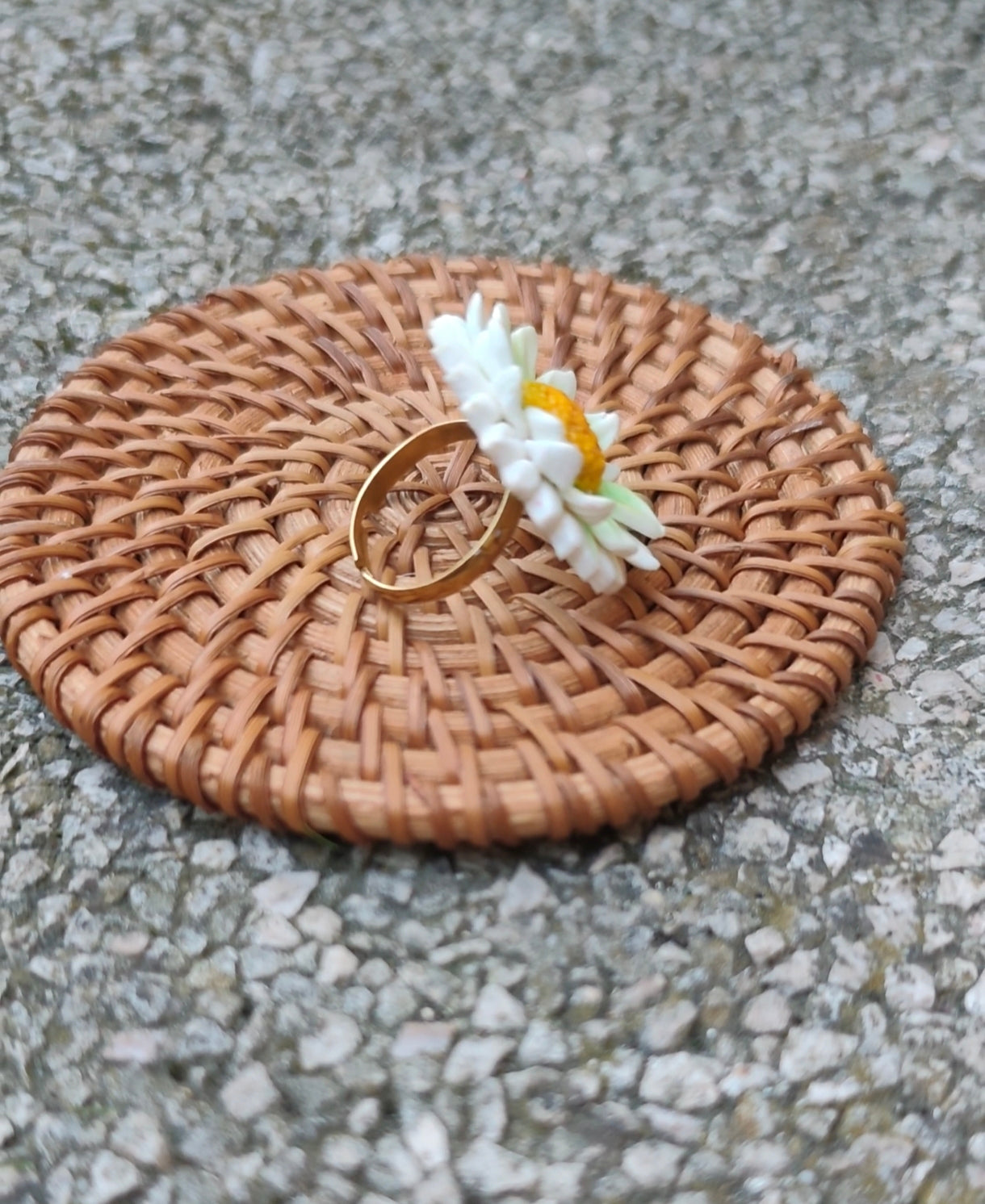 Anillo Margarita Blanco, Verde Menta y Amarillo | Arcilla Polimérica | Hecha a Mano