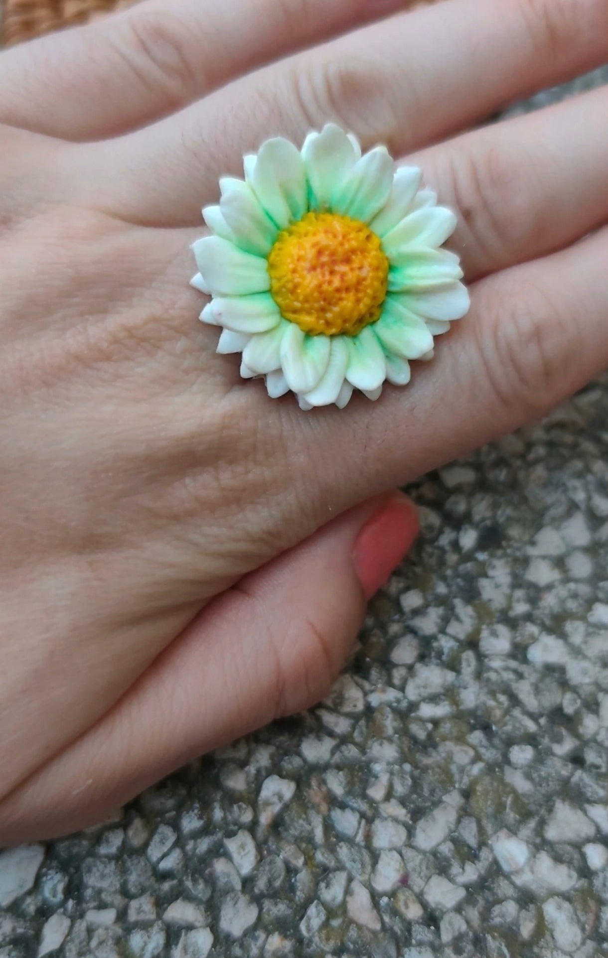 Anillo Margarita Blanco, Verde Menta y Amarillo | Arcilla Polimérica | Hecha a Mano